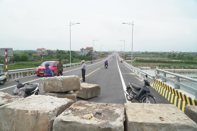 Toàn cảnh cây cầu nghìn tỷ nối đôi bờ sông Ninh Cơ trước ngày thông xe - 6