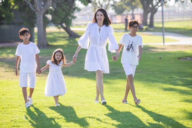 Hoa hậu Hà Kiều Anh bên 3 con đẹp như thiên thần - 3 Hoa hậu Hà Kiều Anh bên 3 con đẹp như thiên thần - 3