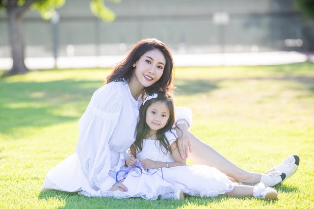 Hoa hậu Hà Kiều Anh bên 3 con đẹp như thiên thần - 8 Hoa hậu Hà Kiều Anh bên 3 con đẹp như thiên thần - 8