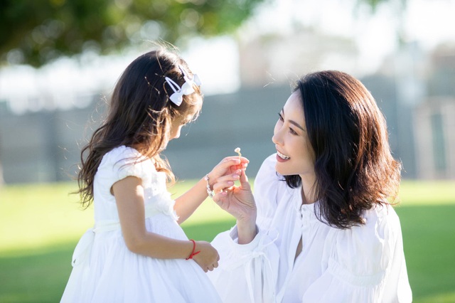 Hoa hậu Hà Kiều Anh bên 3 con đẹp như thiên thần - 11 Hoa hậu Hà Kiều Anh bên 3 con đẹp như thiên thần - 11