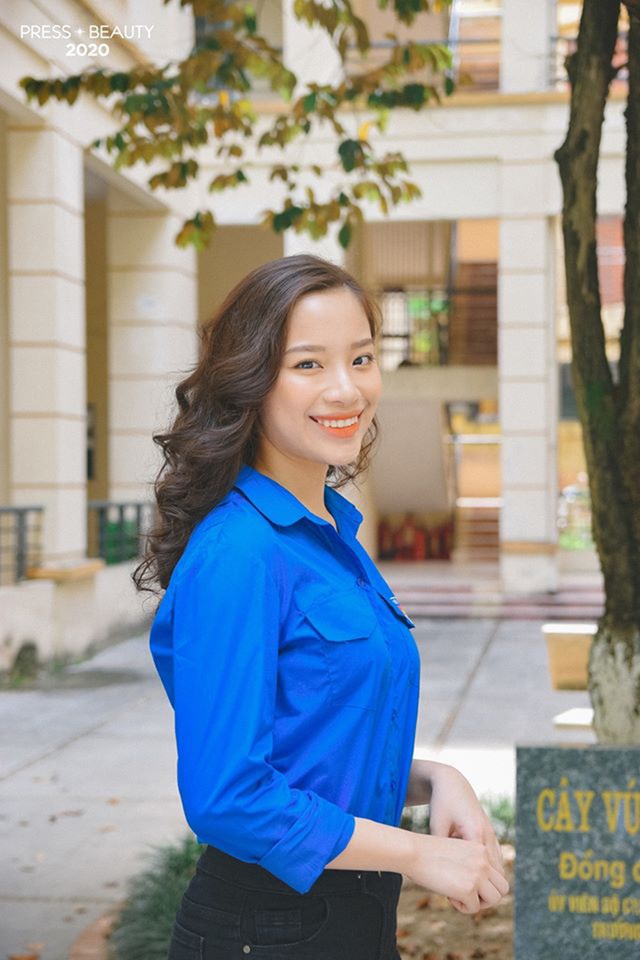 Top 10 thí sinh Hoa khôi Báo chí khoe sắc với màu áo xanh tình nguyện - 4 Top 10 thí sinh Hoa khôi Báo chí khoe sắc với màu áo xanh tình nguyện - 4