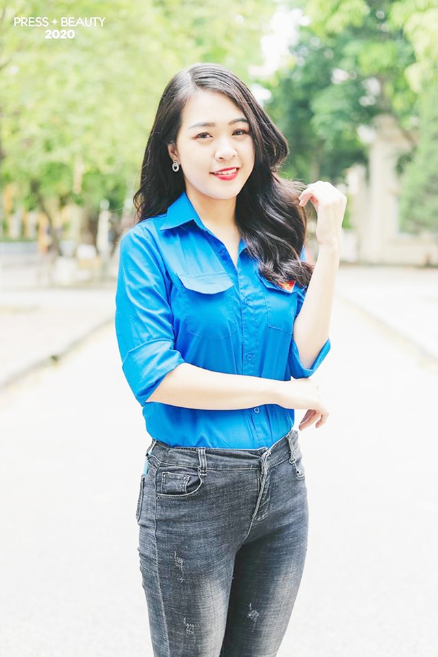 Top 10 thí sinh Hoa khôi Báo chí khoe sắc với màu áo xanh tình nguyện - 11 Top 10 thí sinh Hoa khôi Báo chí khoe sắc với màu áo xanh tình nguyện - 11