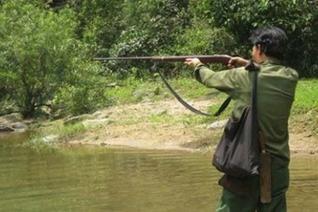 Bố bắn con trai tử vong vì tưởng con là thú rừng - 1 Bố bắn con trai tử vong vì tưởng con là thú rừng - 1