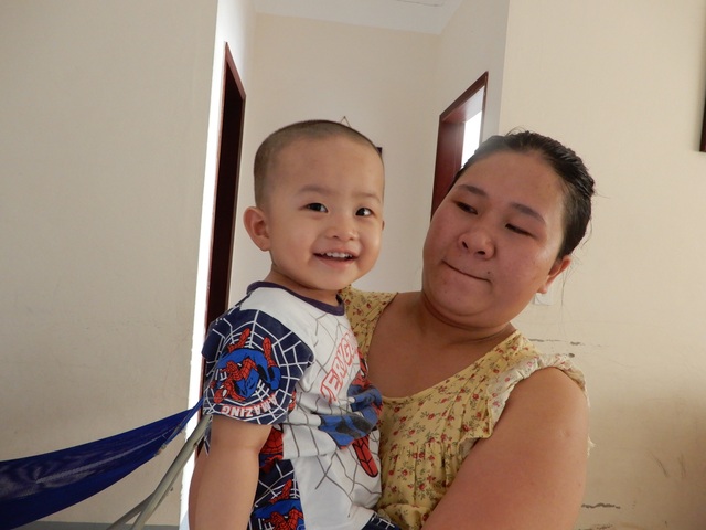 Thương bé trai 2 tuổi đã phải chống chọi với bệnh ung thư quái ác - 4 Thương bé trai 2 tuổi đã phải chống chọi với bệnh ung thư quái ác - 4