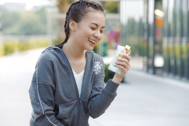Nước dừa đóng hộp, một trong những món giải khát hấp dẫn mùa hè - 3 Nước dừa đóng hộp, một trong những món giải khát hấp dẫn mùa hè - 3