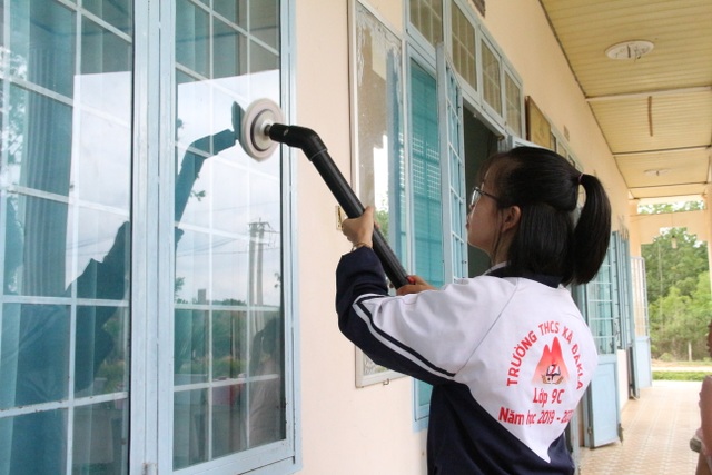Học sinh vùng khó sáng tạo máy đa chức năng chạy bằng năng lượng mặt trời - 3 Học sinh vùng khó sáng tạo máy đa chức năng chạy bằng năng lượng mặt trời - 3