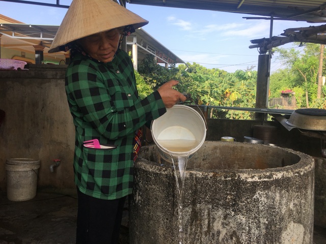 Dự án cấp nước “treo” 8 năm, dân mỏi mòn dùng nước bẩn! - 2 Dự án cấp nước “treo” 8 năm, dân mỏi mòn dùng nước bẩn! - 2