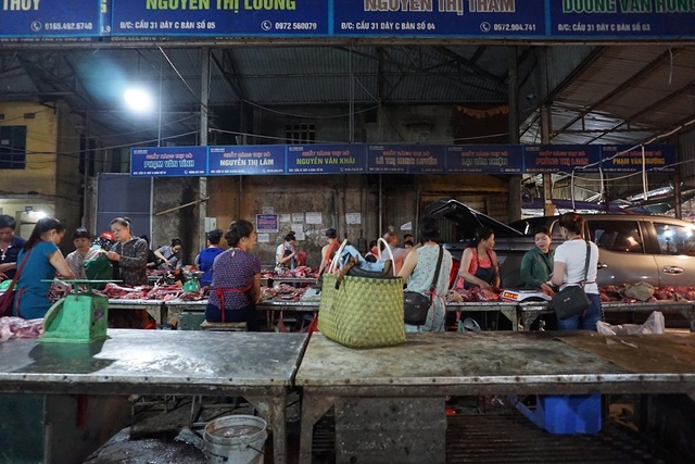 Giảm lượng nhập 1 nửa, thịt lợn vẫn ế phải xả cho nhà hàng - 2 Giảm lượng nhập 1 nửa, thịt lợn vẫn ế phải xả cho nhà hàng - 2