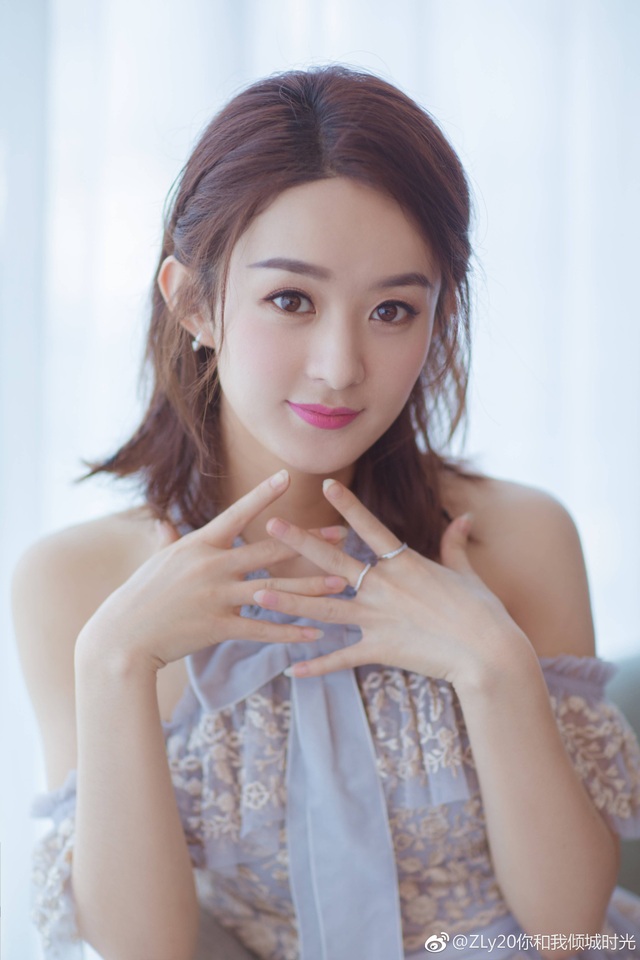 Hình ảnh cơ bắp trong phòng tập của ngọc nữ Triệu Lệ Dĩnh gây sốt - 3 Hình ảnh cơ bắp trong phòng tập của ngọc nữ Triệu Lệ Dĩnh gây sốt - 3