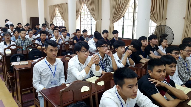 Huế: Kết nối việc làm giữa 14 doanh nghiệp và sinh viên ngành CNTT - 2 Huế: Kết nối việc làm giữa 14 doanh nghiệp và sinh viên ngành CNTT - 2