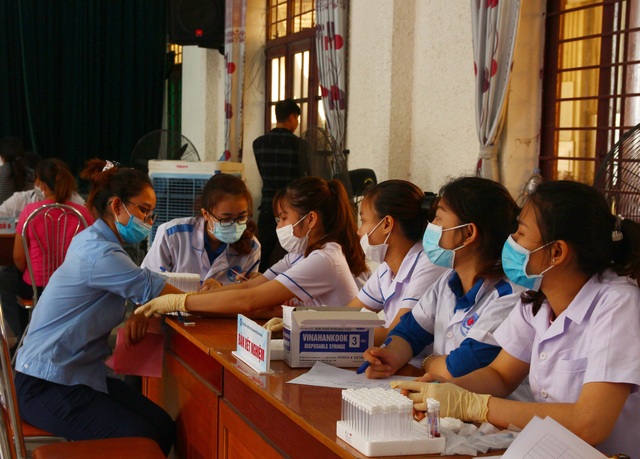 Hơn 500 công nhân Đà Nẵng được khám bệnh, phát thuốc miễn phí - 2 Hơn 500 công nhân Đà Nẵng được khám bệnh, phát thuốc miễn phí - 2