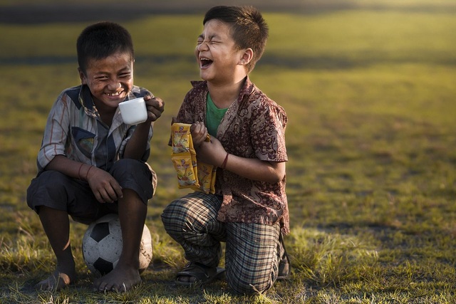 Những bức ảnh kể về niềm vui của trẻ em Việt Nam và trẻ em thế giới - Ảnh minh hoạ 29