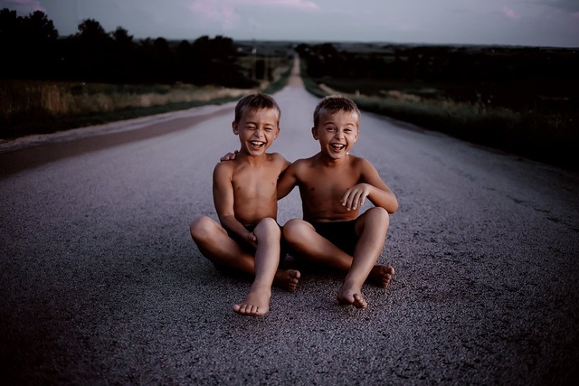 Những bức ảnh kể về niềm vui của trẻ em Việt Nam và trẻ em thế giới - Ảnh minh hoạ 32