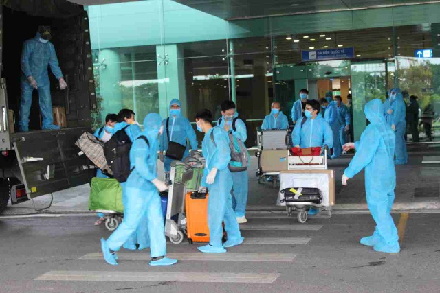 Cần Thơ đón 344 công dân Việt Nam về từ Singapore - 2 Cần Thơ đón 344 công dân Việt Nam về từ Singapore - 2
