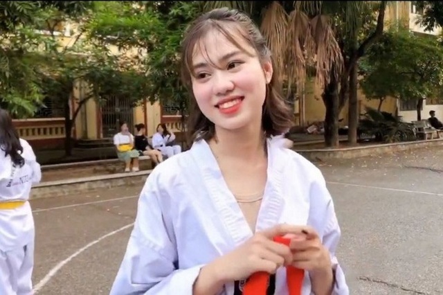 Nữ sinh CLB Taekwondo bất ngờ nổi tiếng sau clip phỏng vấn - 11 Nữ sinh CLB Taekwondo bất ngờ nổi tiếng sau clip phỏng vấn - 11