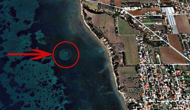 “Hạm đội UFO” dưới nước ở bờ biển Hy Lạp? - 1