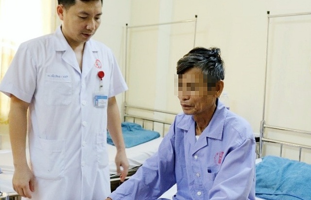 Đi khám vì đau ngực, khó thở, người đàn ông phát hiện mắc thể ung thư hiếm - 2 Đi khám vì đau ngực, khó thở, người đàn ông phát hiện mắc thể ung thư hiếm - 2