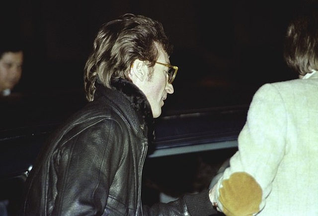Khoảnh khắc huyền thoại âm nhạc John Lennon ký tên lưu niệm cho kẻ sát nhân - Ảnh minh hoạ 5