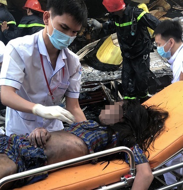 2 cháu bé bị ngạt trong căn nhà cháy đã qua nguy kịch - 1 2 cháu bé bị ngạt trong căn nhà cháy đã qua nguy kịch - 1