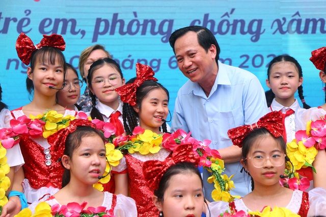 “Để xảy ra bạo hành trẻ em là trách nhiệm của người đứng đầu” - 3 “Để xảy ra bạo hành trẻ em là trách nhiệm của người đứng đầu” - 3
