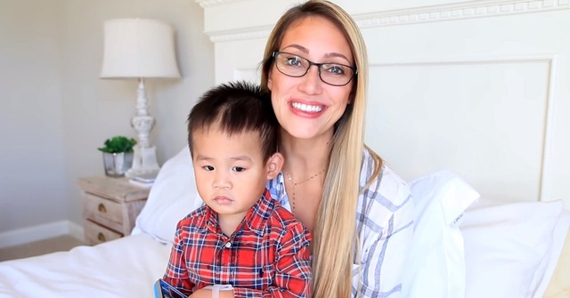 Youtuber nổi tiếng gây phẫn nộ vì lợi dụng trẻ bị tự kỷ để “câu view” Youtuber nổi tiếng gây phẫn nộ vì lợi dụng trẻ bị tự kỷ để “câu view”