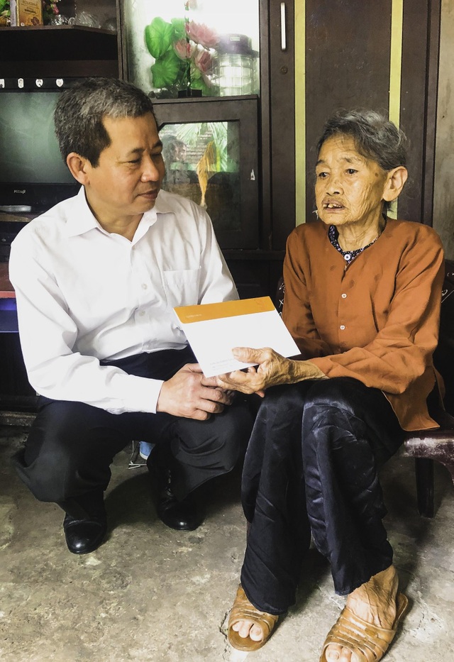 Chuyện về những đôi bàn tay ấm mùa Covid-19: Bởi vẻ đẹp cuộc đời là cho đi - 6 Chuyện về những đôi bàn tay ấm mùa Covid-19: Bởi vẻ đẹp cuộc đời là cho đi - 6