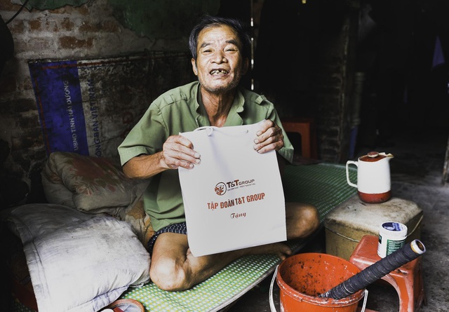 Chuyện về những đôi bàn tay ấm mùa Covid-19: Bởi vẻ đẹp cuộc đời là cho đi - 12 Chuyện về những đôi bàn tay ấm mùa Covid-19: Bởi vẻ đẹp cuộc đời là cho đi - 12