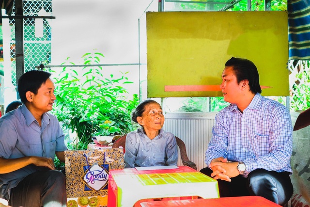 Chuyện về những đôi bàn tay ấm mùa Covid-19: Bởi vẻ đẹp cuộc đời là cho đi - 15 Chuyện về những đôi bàn tay ấm mùa Covid-19: Bởi vẻ đẹp cuộc đời là cho đi - 15