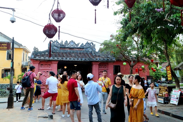 Hội An mở cửa trở lại, du khách nhộn nhịp check-in - 3