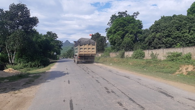 Qua mặt chính quyền, khai thác đất trái phép tràn lan tại Nghệ An - 6 Qua mặt chính quyền, khai thác đất trái phép tràn lan tại Nghệ An - 6