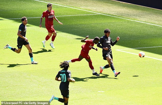 Cầu thủ Liverpool hăng say tập luyện chờ đón ngôi vô địch Premier League - 4 Cầu thủ Liverpool hăng say tập luyện chờ đón ngôi vô địch Premier League - 4
