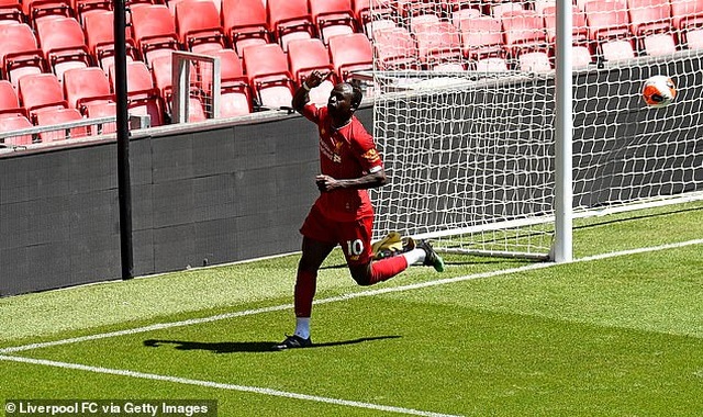 Cầu thủ Liverpool hăng say tập luyện chờ đón ngôi vô địch Premier League - 2 Cầu thủ Liverpool hăng say tập luyện chờ đón ngôi vô địch Premier League - 2