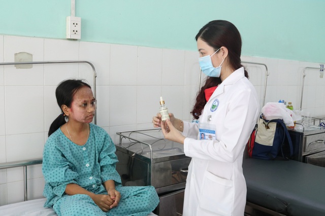 Làm đẹp “siêu tốc” với lọ kem 65 nghìn, da mặt thiếu nữ sưng phù, lở loét - 3 Làm đẹp “siêu tốc” với lọ kem 65 nghìn, da mặt thiếu nữ sưng phù, lở loét - 3