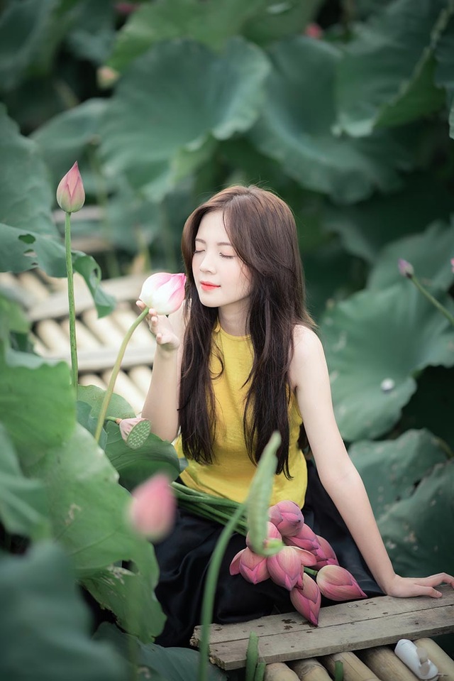 Thiếu nữ Hà thành dịu dàng khoe sắc bên hoa sen - 9 Thiếu nữ Hà thành dịu dàng khoe sắc bên hoa sen - 9