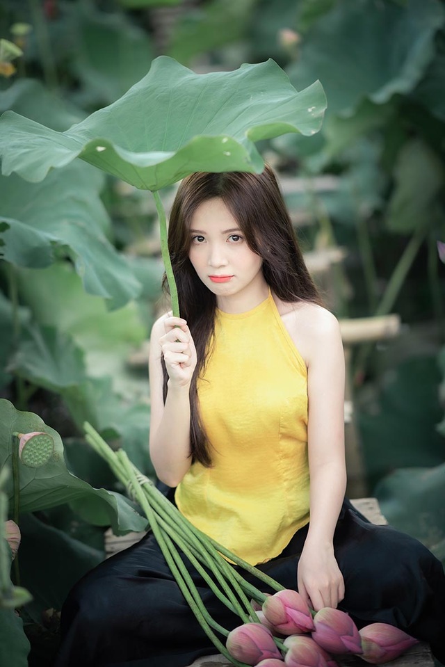 Thiếu nữ Hà thành dịu dàng khoe sắc bên hoa sen - 10 Thiếu nữ Hà thành dịu dàng khoe sắc bên hoa sen - 10