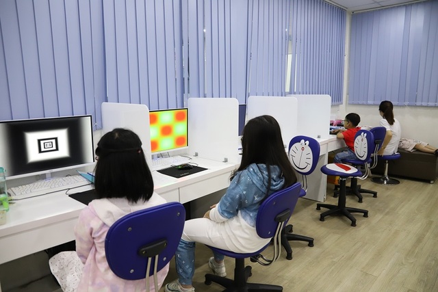 Phát hiện biến chứng nguy hiểm trên trẻ em cận thị - 4 Phát hiện biến chứng nguy hiểm trên trẻ em cận thị - 4