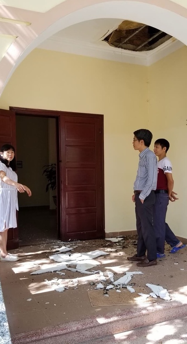 Sạt lở bờ taluy, khẩn cấp di dời các hộ dân ngay trong đêm - 2 Sạt lở bờ taluy, khẩn cấp di dời các hộ dân ngay trong đêm - 2