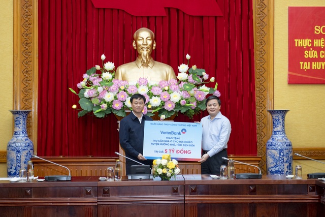 Đảng bộ VietinBank: Dấu ấn đổi mới và phát triển - 4 Đảng bộ VietinBank: Dấu ấn đổi mới và phát triển - 4
