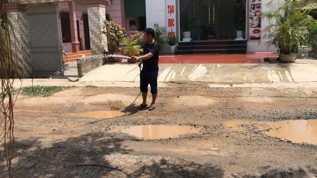 Nghệ An: Tỉnh lộ xuống cấp thê thảm, dân kêu trời không thấu! - 5 Nghệ An: Tỉnh lộ xuống cấp thê thảm, dân kêu trời không thấu! - 5