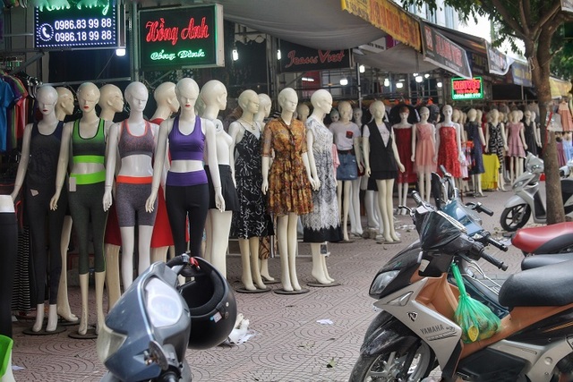 Choáng ngợp “phố chân dài” độc nhất vô nhị ở Hà Nội - 2 Choáng ngợp “phố chân dài” độc nhất vô nhị ở Hà Nội - 2