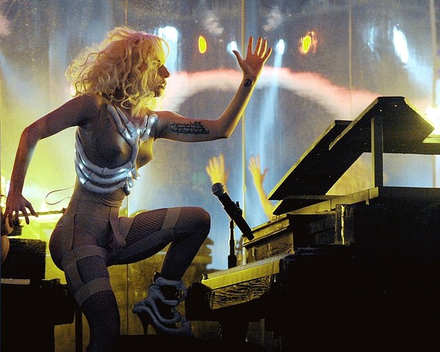 Lady Gaga tự hào vì đạt được thành công dù không xinh đẹp - 2 Lady Gaga tự hào vì đạt được thành công dù không xinh đẹp - 2