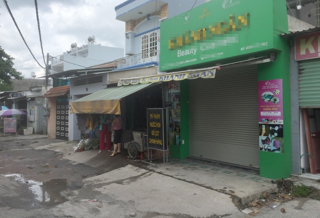Người phụ nữ bị 2 thanh niên trộm xe máy xịt hơi cay vào mặt - 3 Người phụ nữ bị 2 thanh niên trộm xe máy xịt hơi cay vào mặt - 3