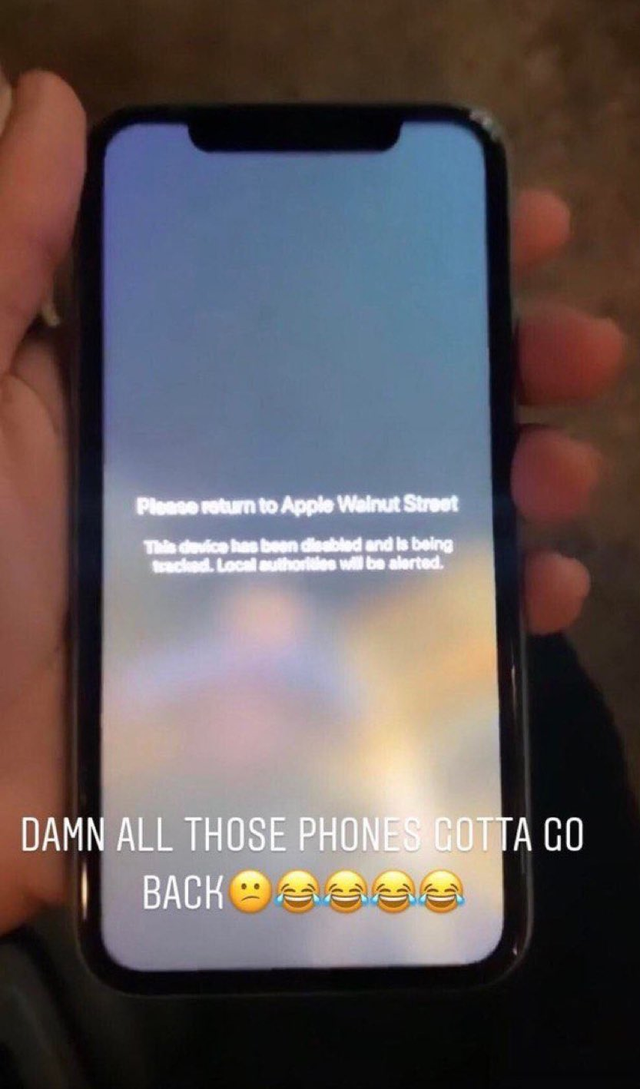 Apple Store quây kín ván gỗ bên ngoài để tránh bị người biểu tình hôi của - 6 Apple Store quây kín ván gỗ bên ngoài để tránh bị người biểu tình hôi của - 6
