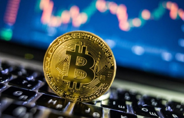 Dự báo gây sốc của Bloomberg: Bitcoin có thể tăng gấp đôi lên 20.000 USD - 1