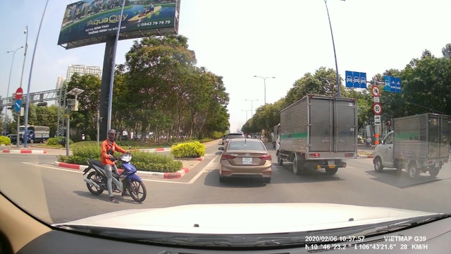 Ra đường như ra trận – nỗi khổ của tài xế Việt - 2 Ra đường như ra trận – nỗi khổ của tài xế Việt