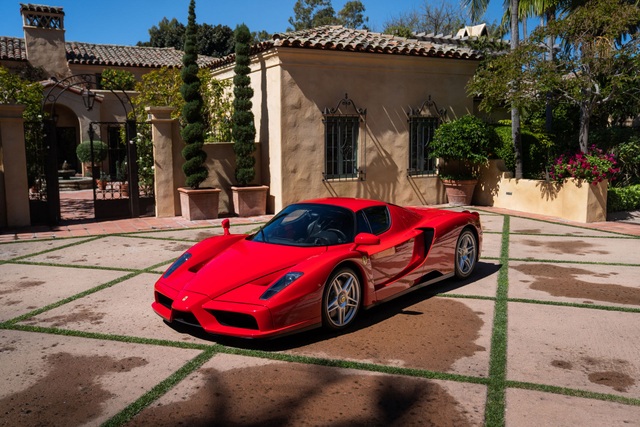 Soi chi tiết siêu xe Ferrari Enzo vừa lập kỷ lục bán đấu giá trực tuyến - 1