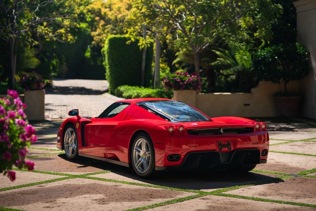 Soi chi tiết siêu xe Ferrari Enzo vừa lập kỷ lục bán đấu giá trực tuyến - 9