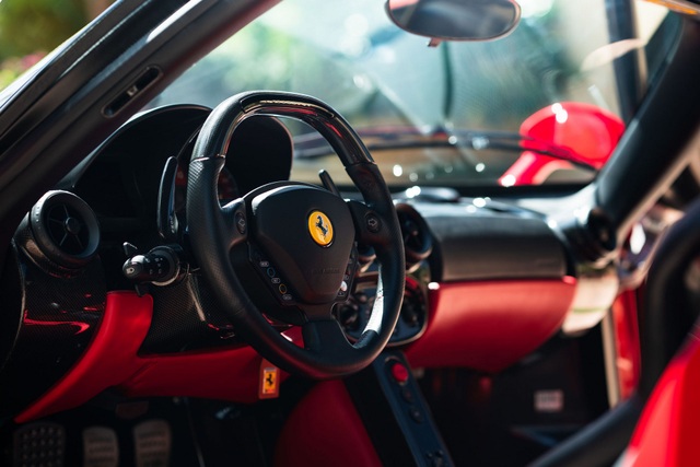 Soi chi tiết siêu xe Ferrari Enzo vừa lập kỷ lục bán đấu giá trực tuyến - 15