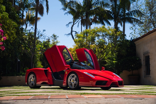 Soi chi tiết siêu xe Ferrari Enzo vừa lập kỷ lục bán đấu giá trực tuyến - 6