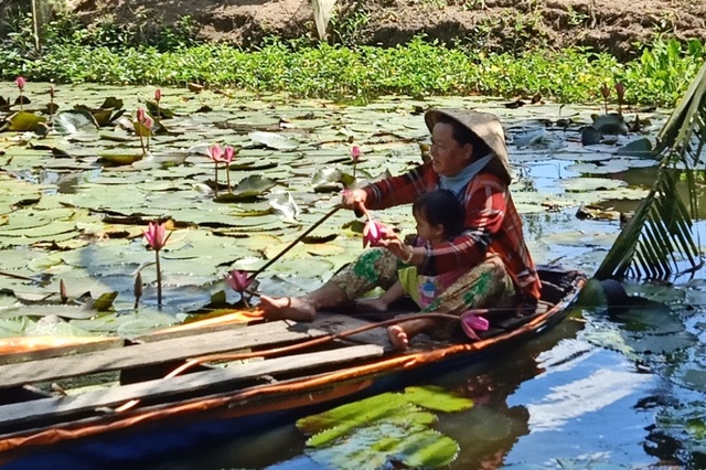 Xót xa cảnh người cha trẻ nằm liệt giường, hai con nhỏ mờ mịt tương lai - 4 Xót xa cảnh người cha trẻ nằm liệt giường, hai con nhỏ mờ mịt tương lai - 4
